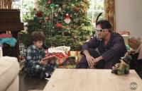 Modern_family_undeck_the_halls_2_200x400