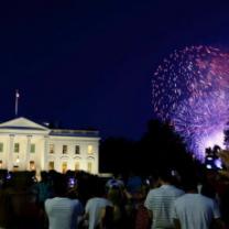 Fourth_of_july_at_the_white_house_241x208